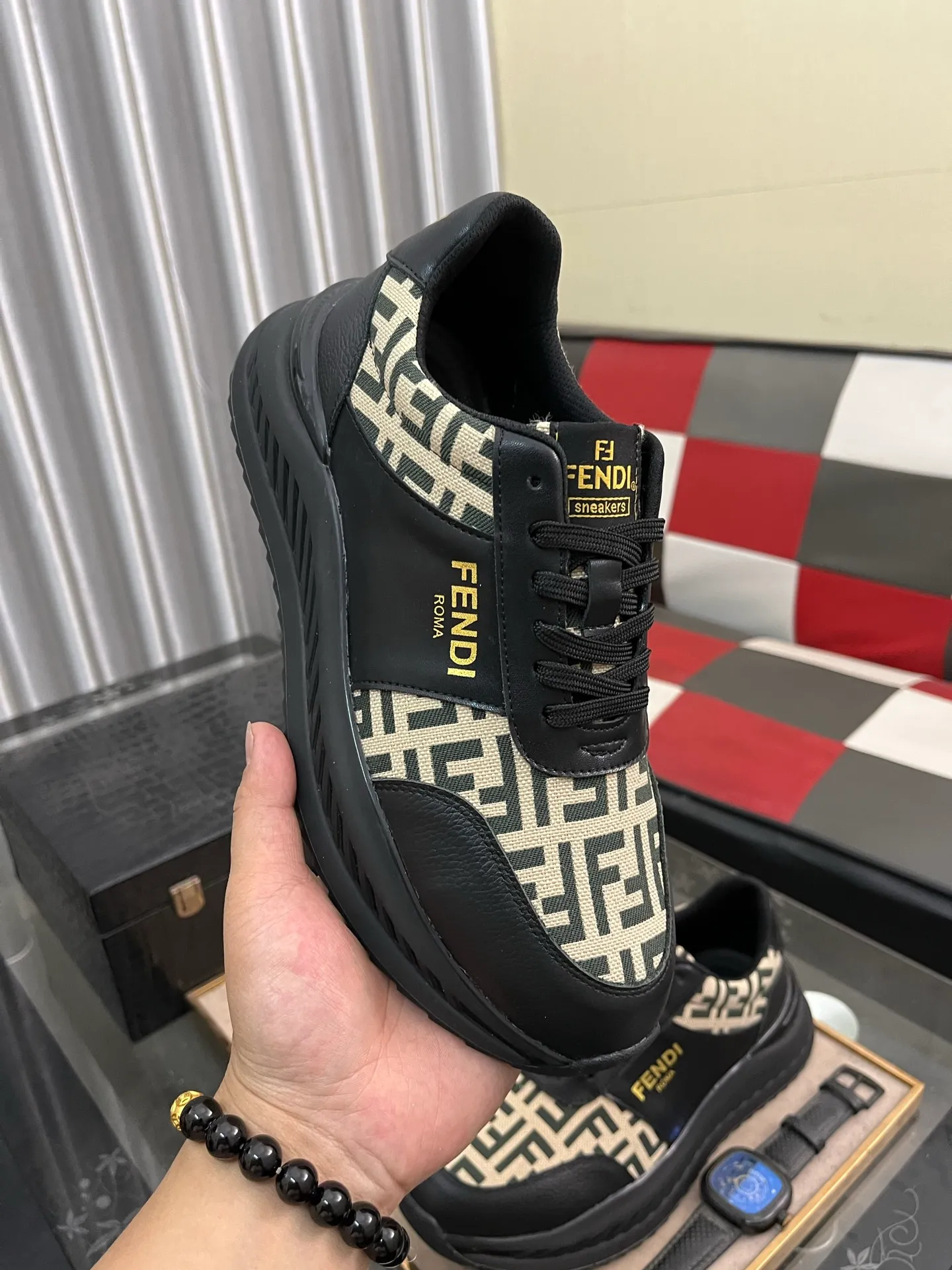 Men's Men's Shoes💰458⌚️⌚️[Fendi] Fendi's latest casual shoes for men! Available at counters simultaneously! Made entirely of imported top-grain calfskin, the interior is made of top-grain water-dyed cowhide, and the original factory-supplied rubber outsole. Leading new fashion concepts. Matching code: 38-444️⃣Colors available